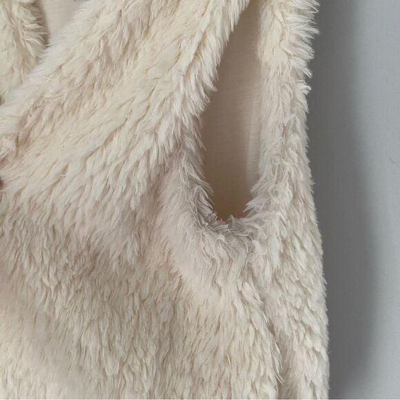 American Rag Women’s Sherpa Faux Fur Cropped Open Front Vest Size L - Picture 4 of 5
